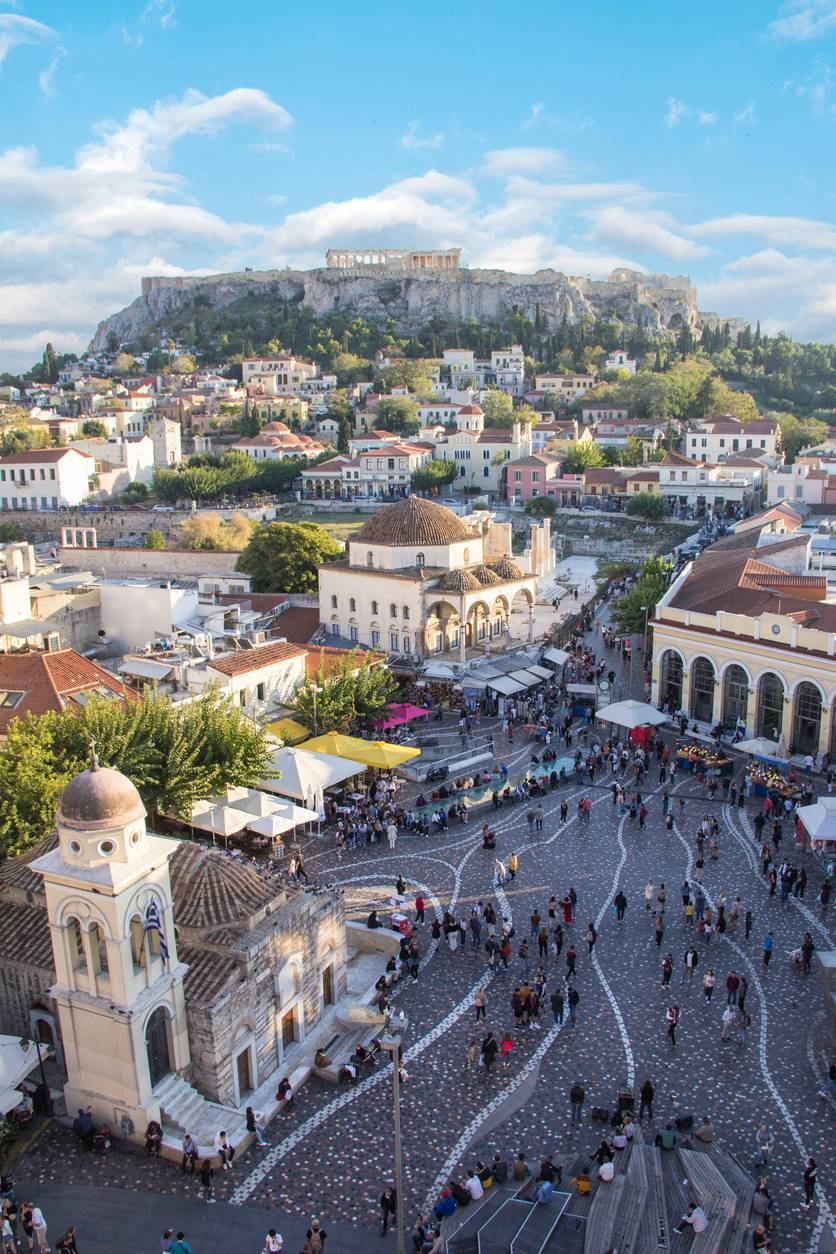 Piața Monastiraki și priveliștea Acropolei