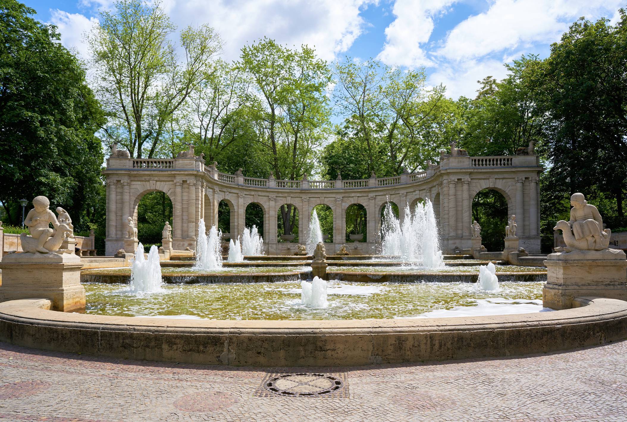 Fontanna Märchenbrunnen w Volkspark Friedrichshain
