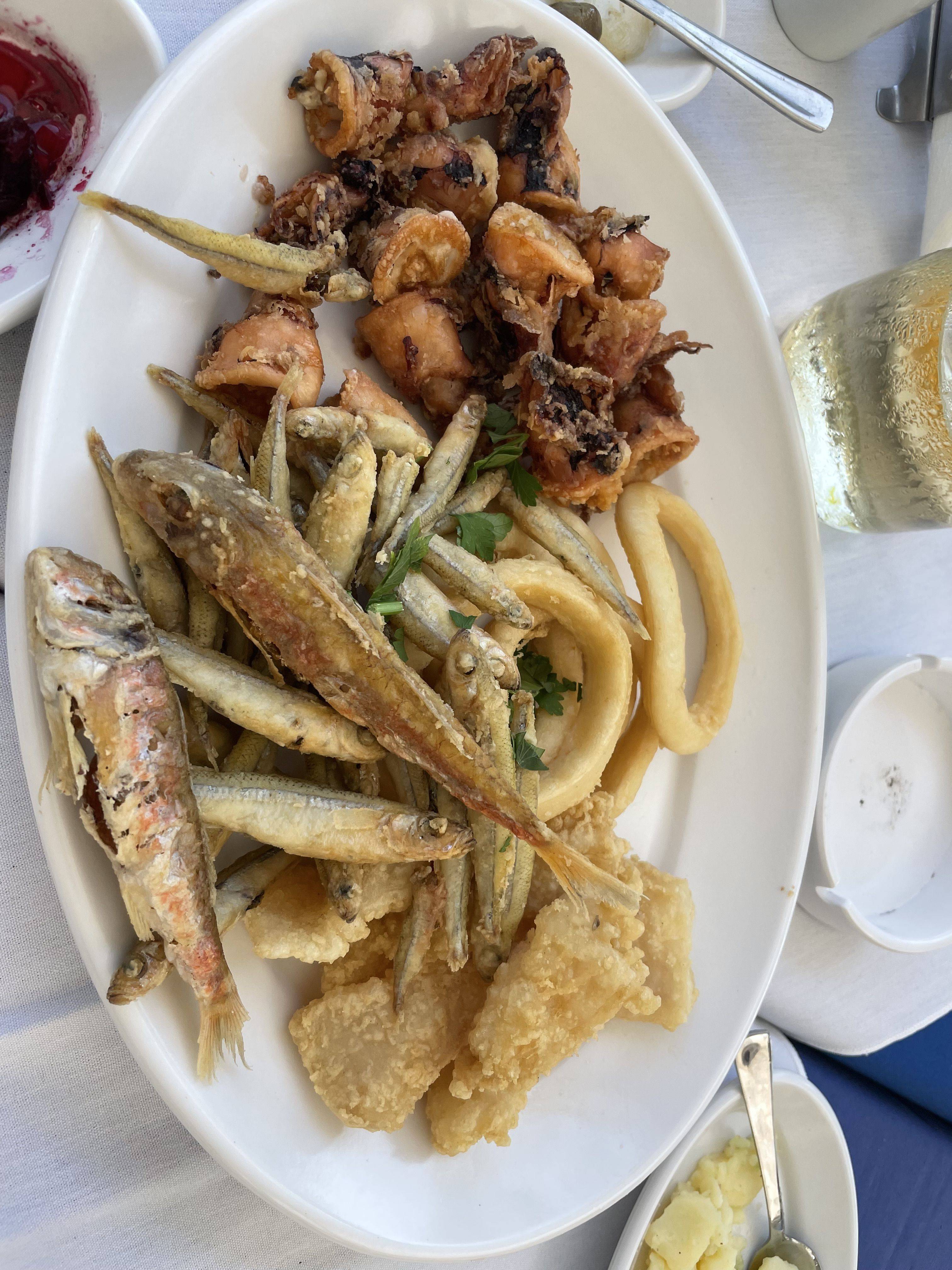 Meze rybne z owocami morza | 📸 @esky_pl