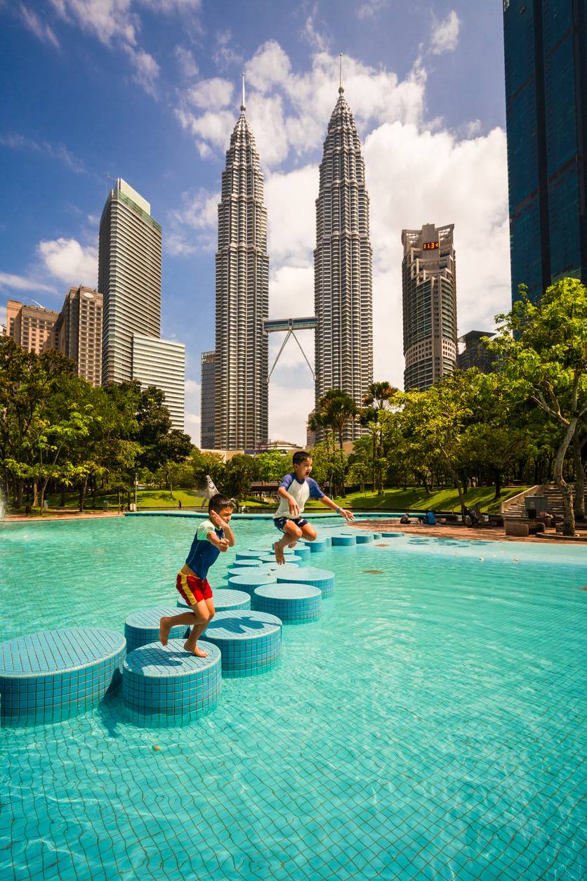 Wodny plac zabaw przed Petronas Towers