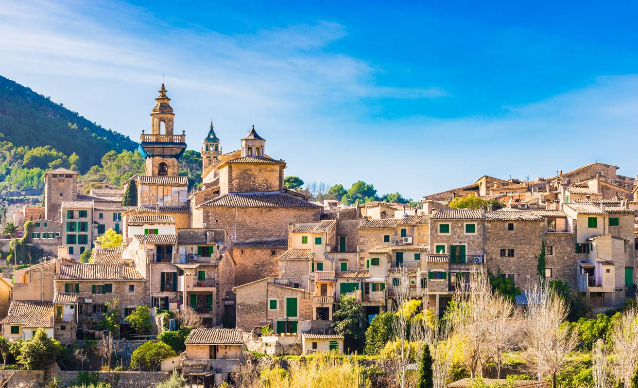 Valldemosa - miasto wśród gór Serra de Tramuntana