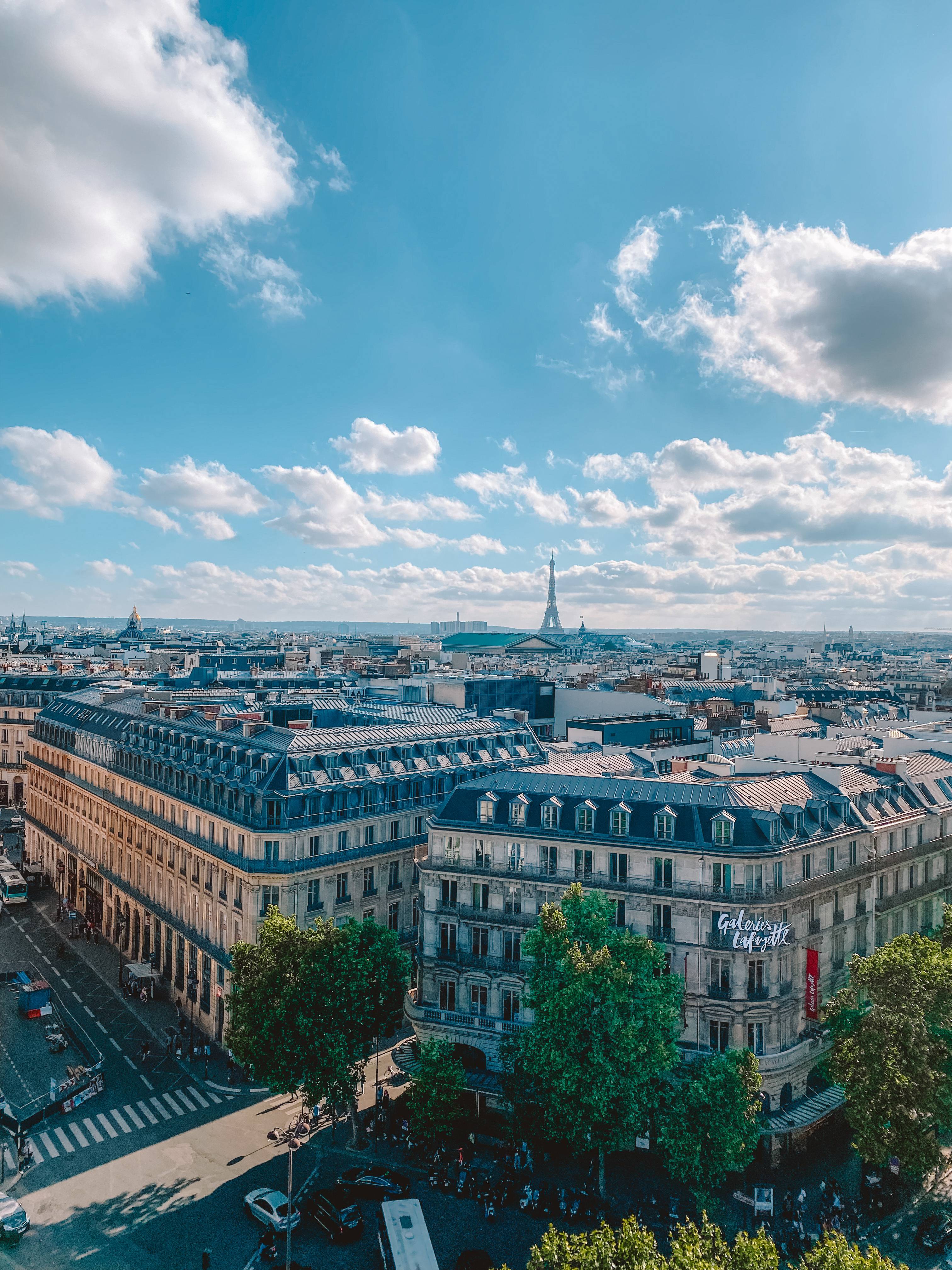 Vedere de pe terasa galeriei Lafayette 📸 @paulina.kolaczek