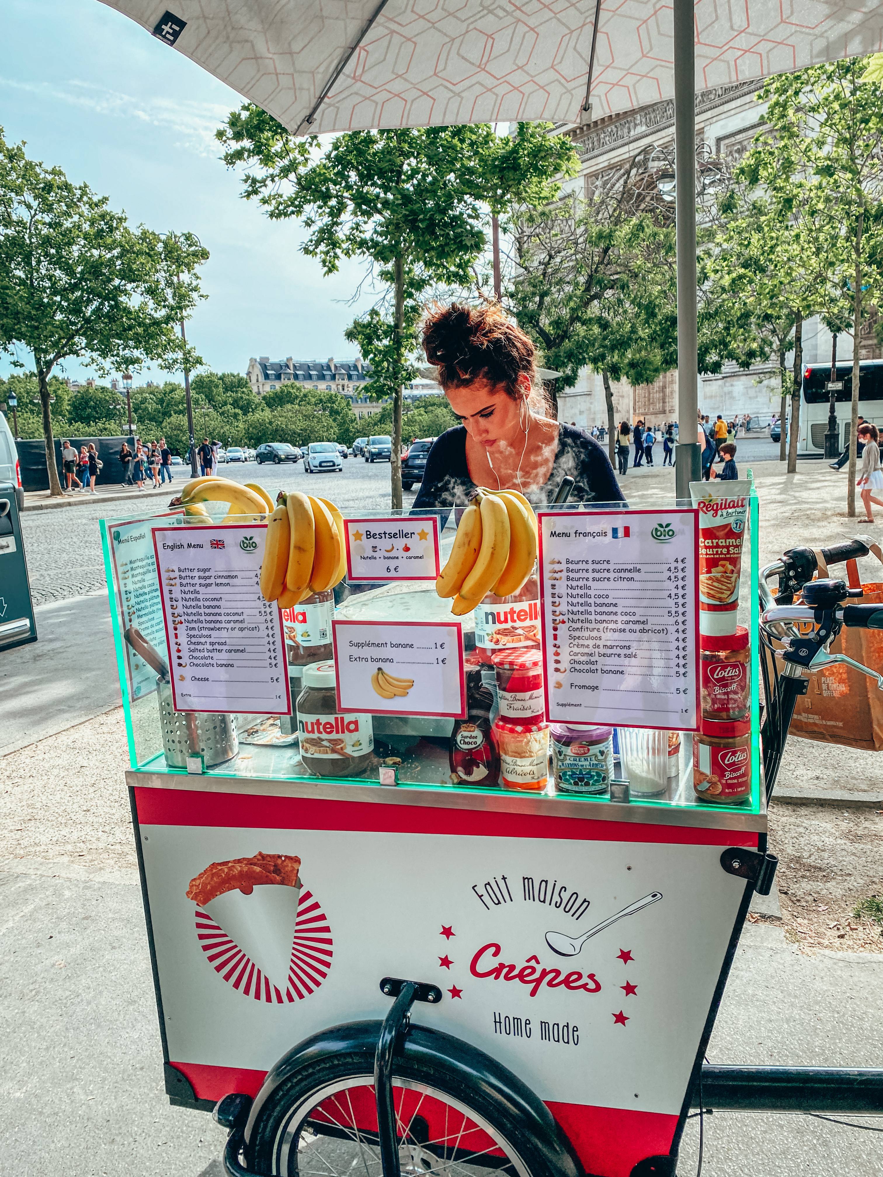 Crepe tradiționale franceze la Arcul de Triumf | 📸 @paulina.kolaczek