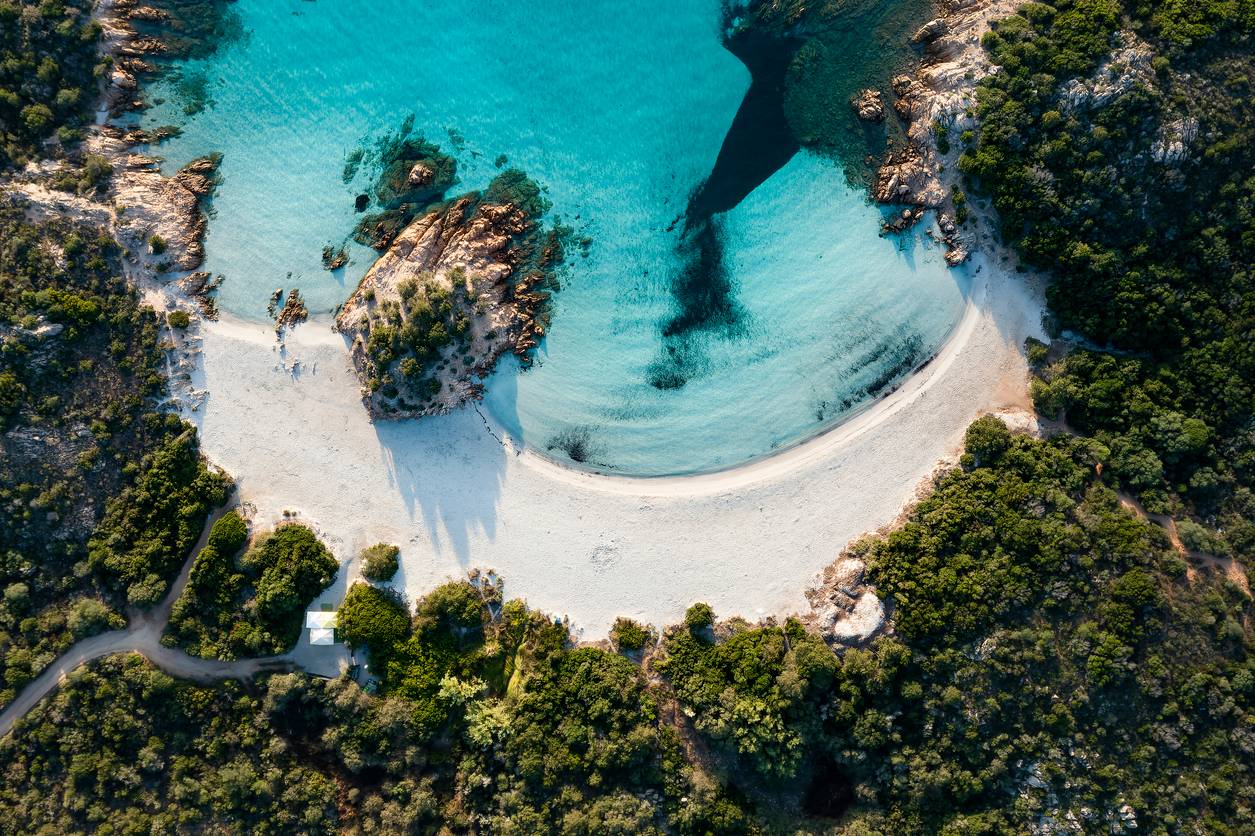 Plaża Spiaggia del Principe na wybrzeżu Costa Smeralda