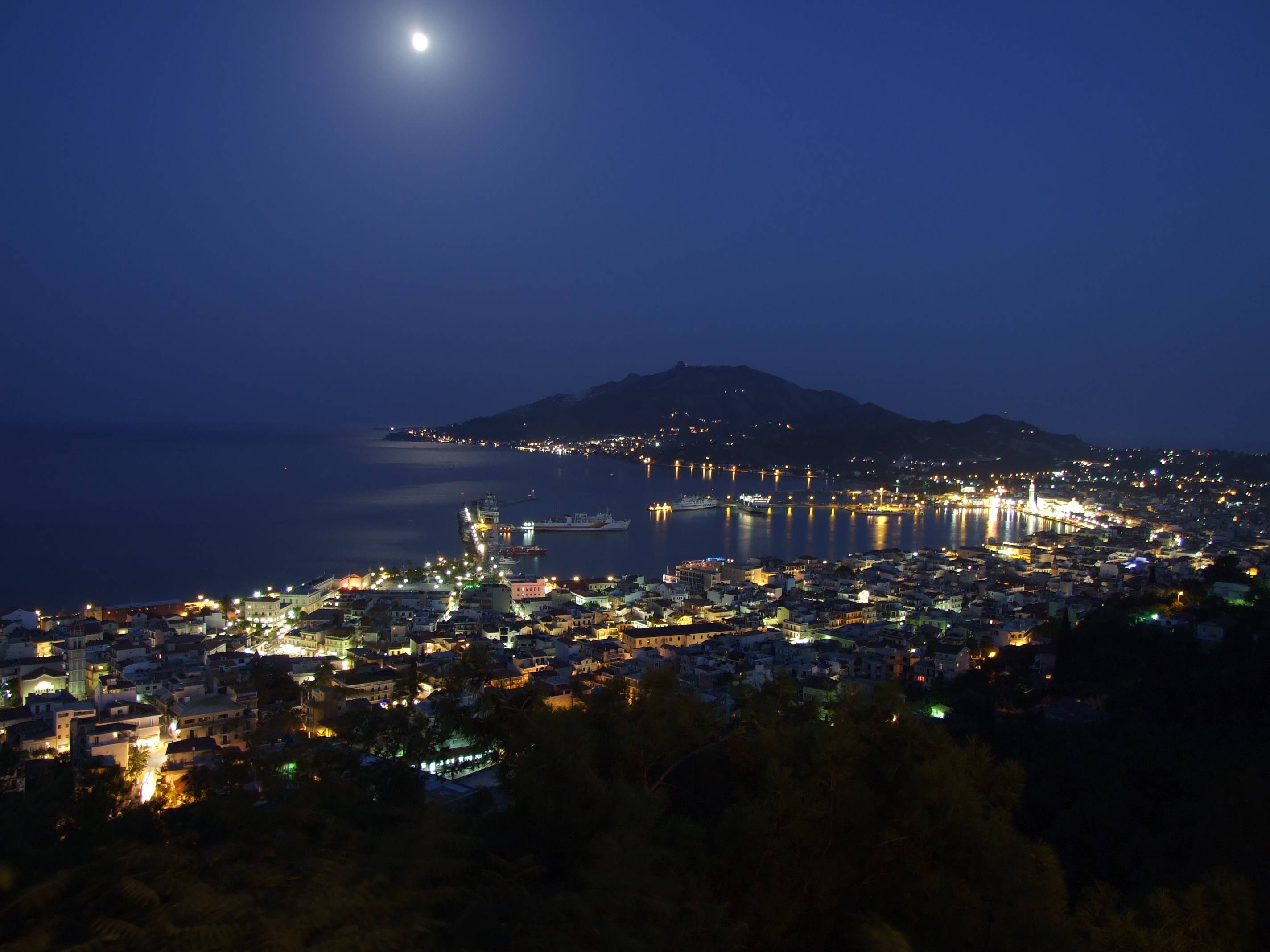 Miasto Zakynthos nocą