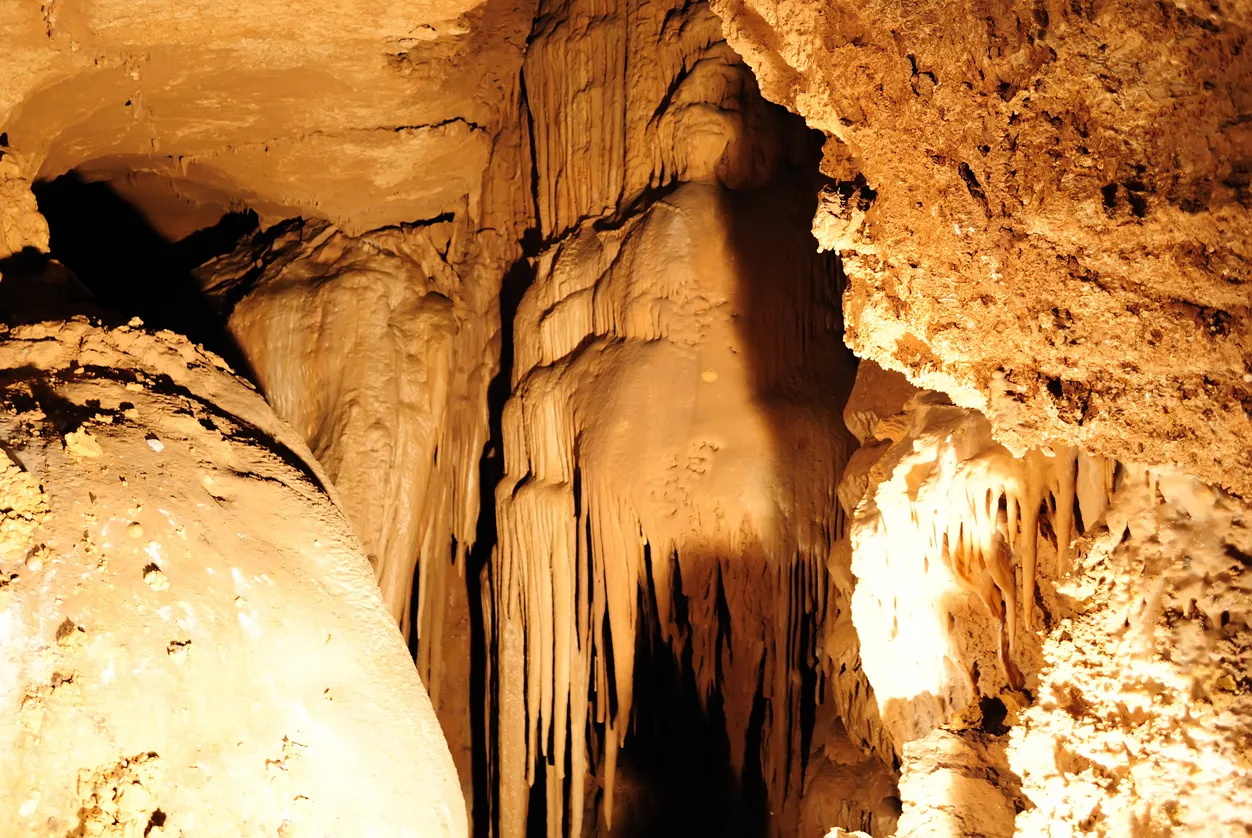 Cova de Can Marçà