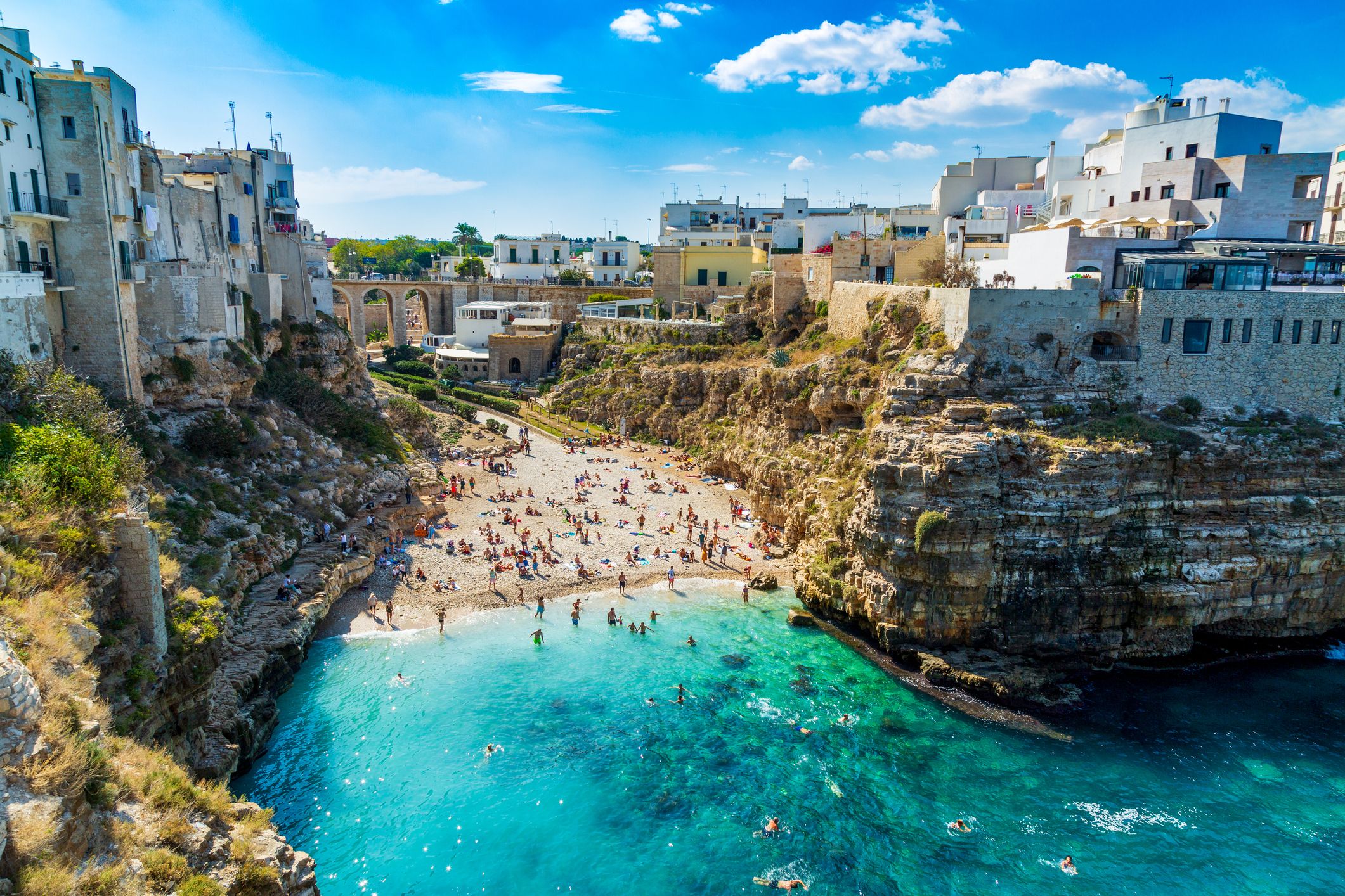 Słynna plaża Lama Monachile - Polignano a Mare