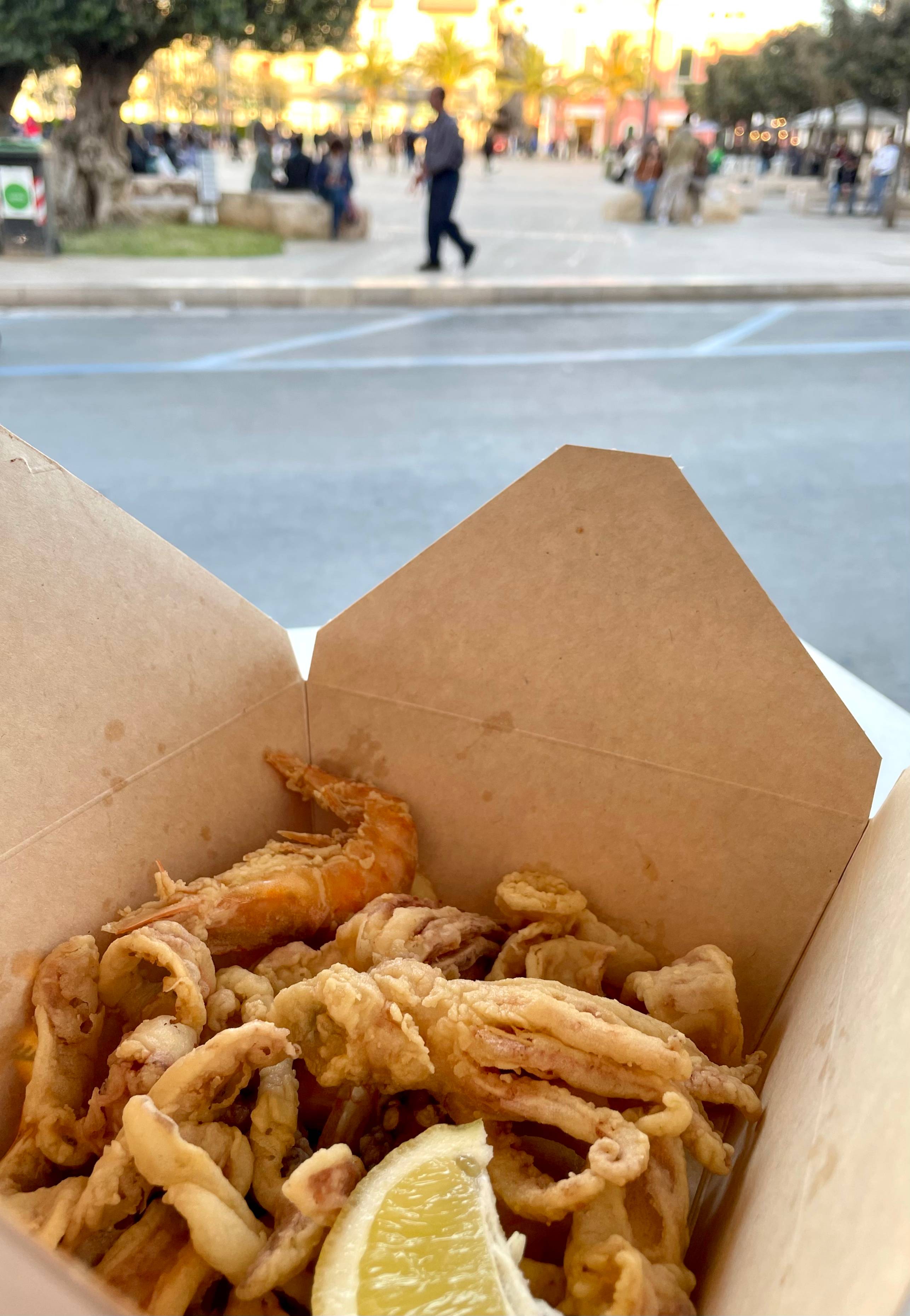 Street food z owocami morza | 📸 @esky_pl