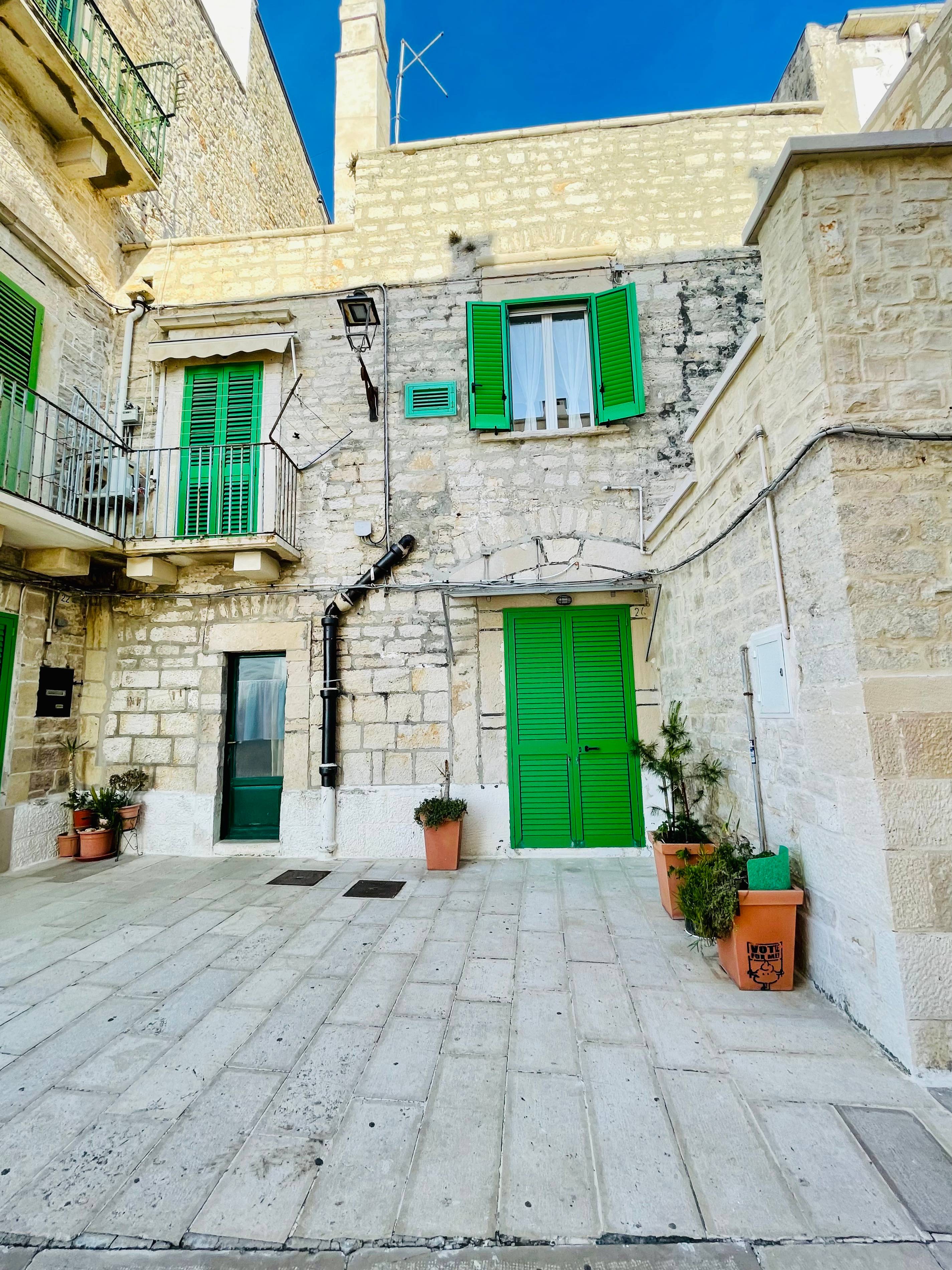 Kamienice w Giovinazzo | 📸 @esky_pl