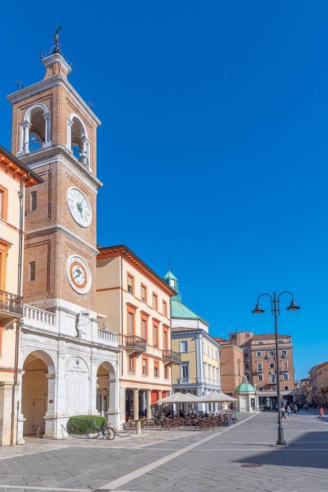 Wieża zegarowa przy Piazza Tre Martir